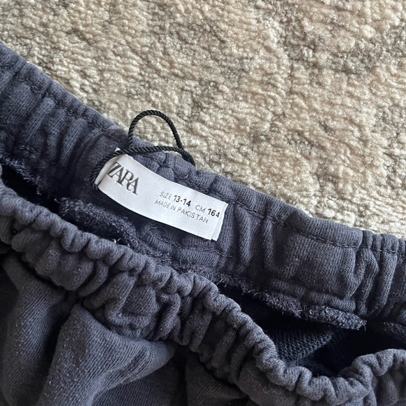 3 boys pants. 2 from Zara and 1 from children’s place. - Picture 2 of 8